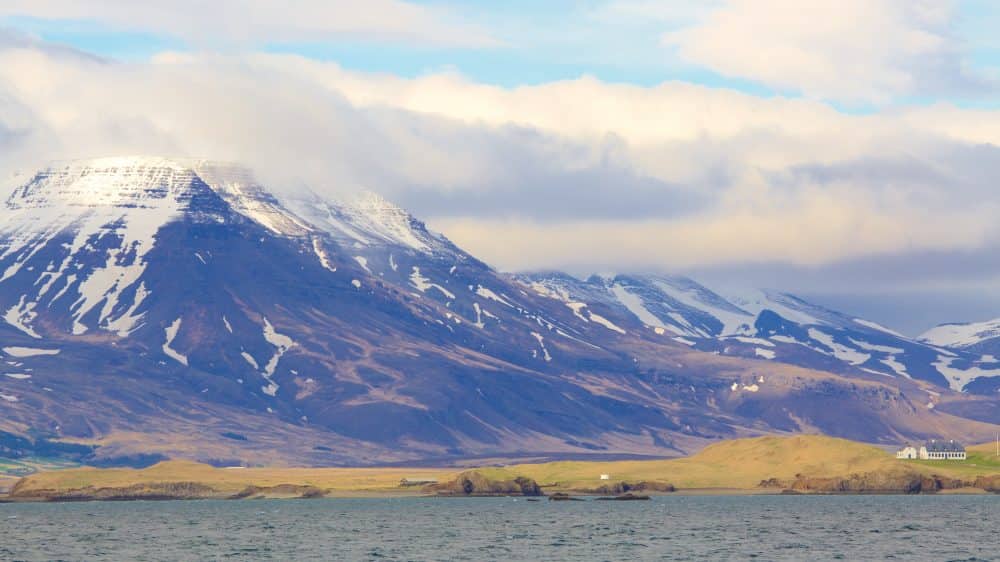 Mountain landscape in Reykjavik