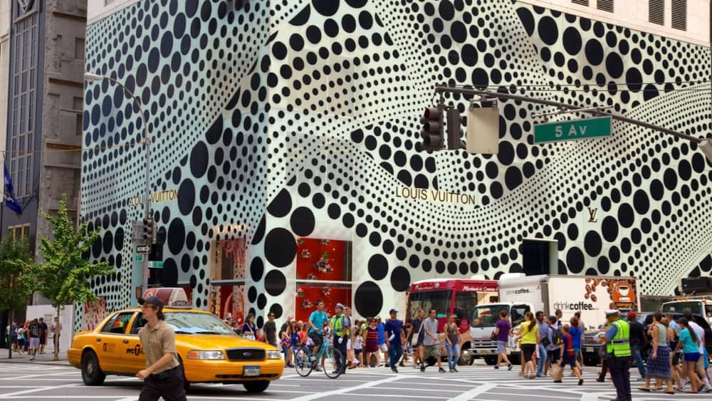 People crossing 5th Avenue in NYC - photo by Tourism Media