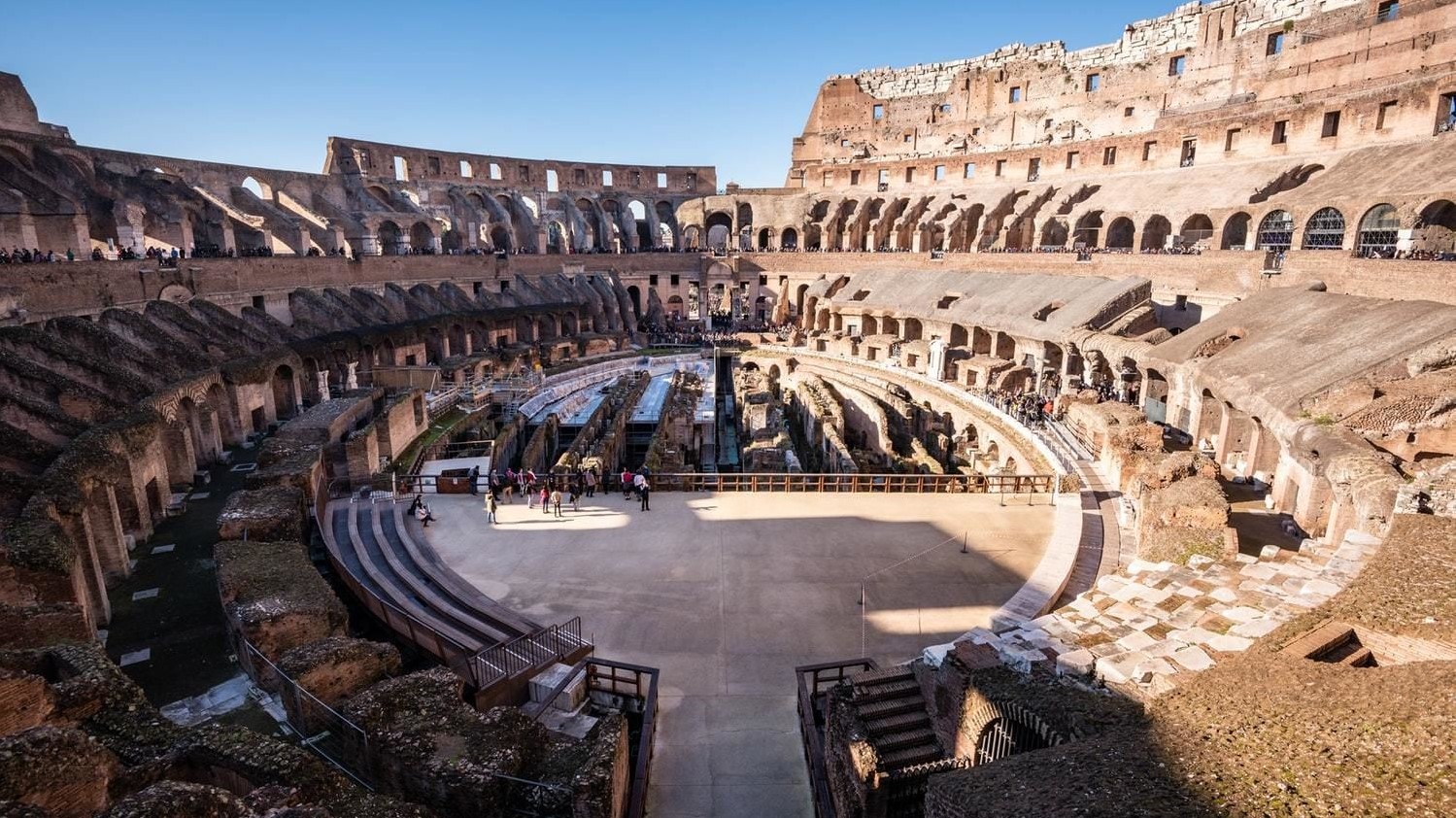 Virtual history tour of the Roman Colosseum at ground level
