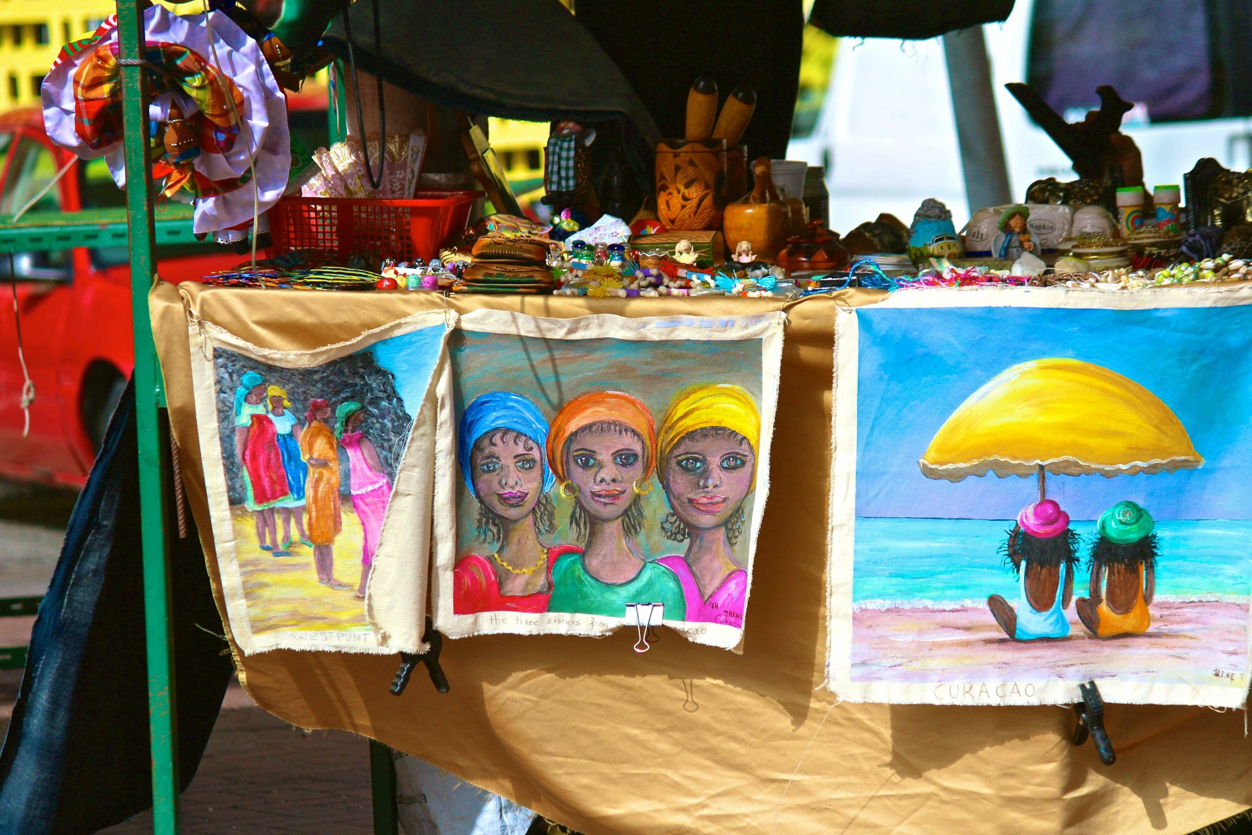 art and local island crafts