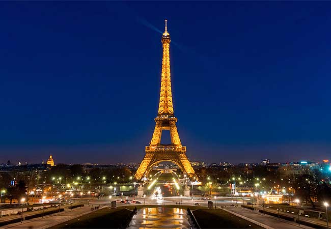 The Eiffel tower at night in Paris