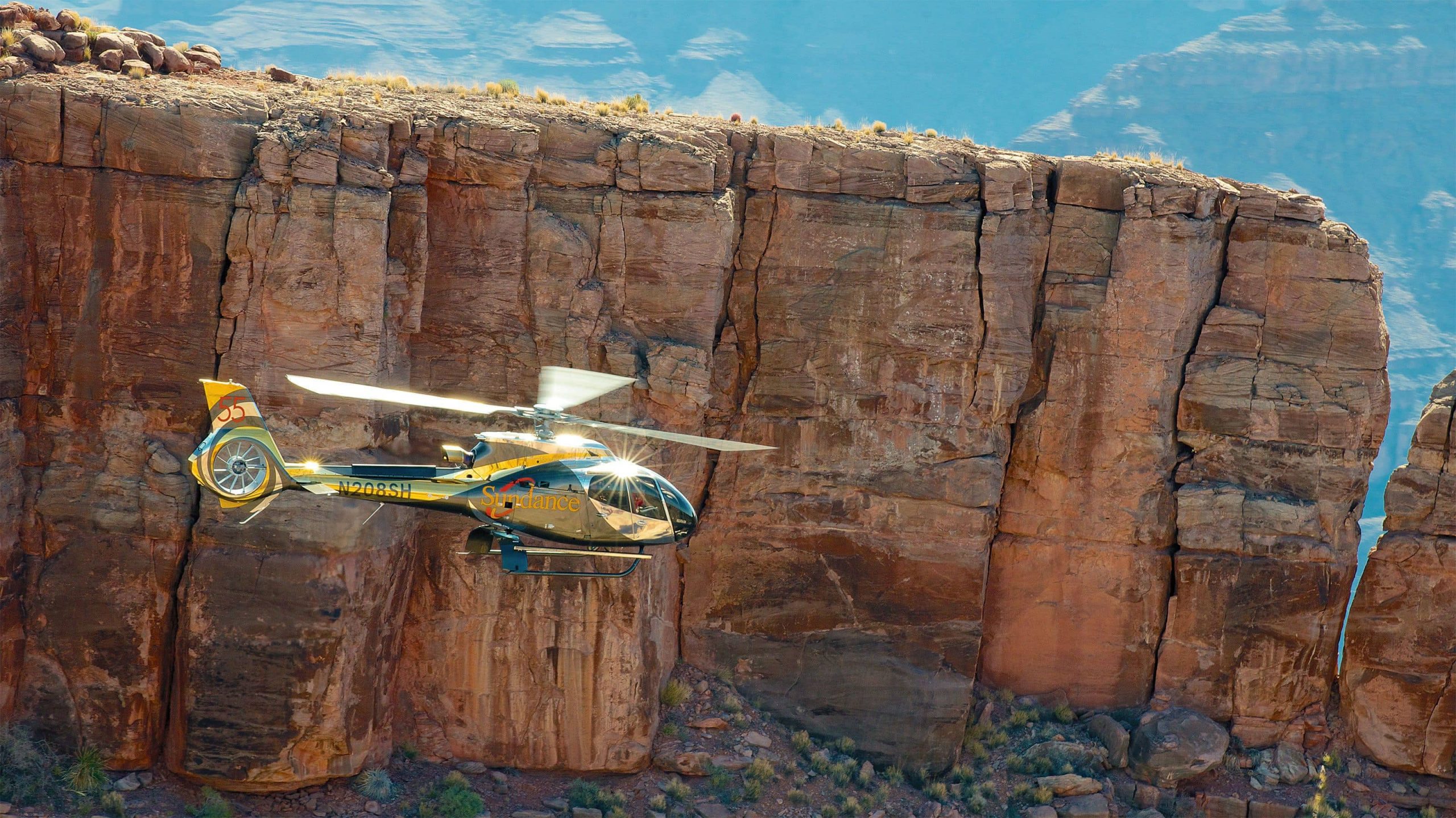 Golden helicopter ride to the Grand Canyon from Las Vegas