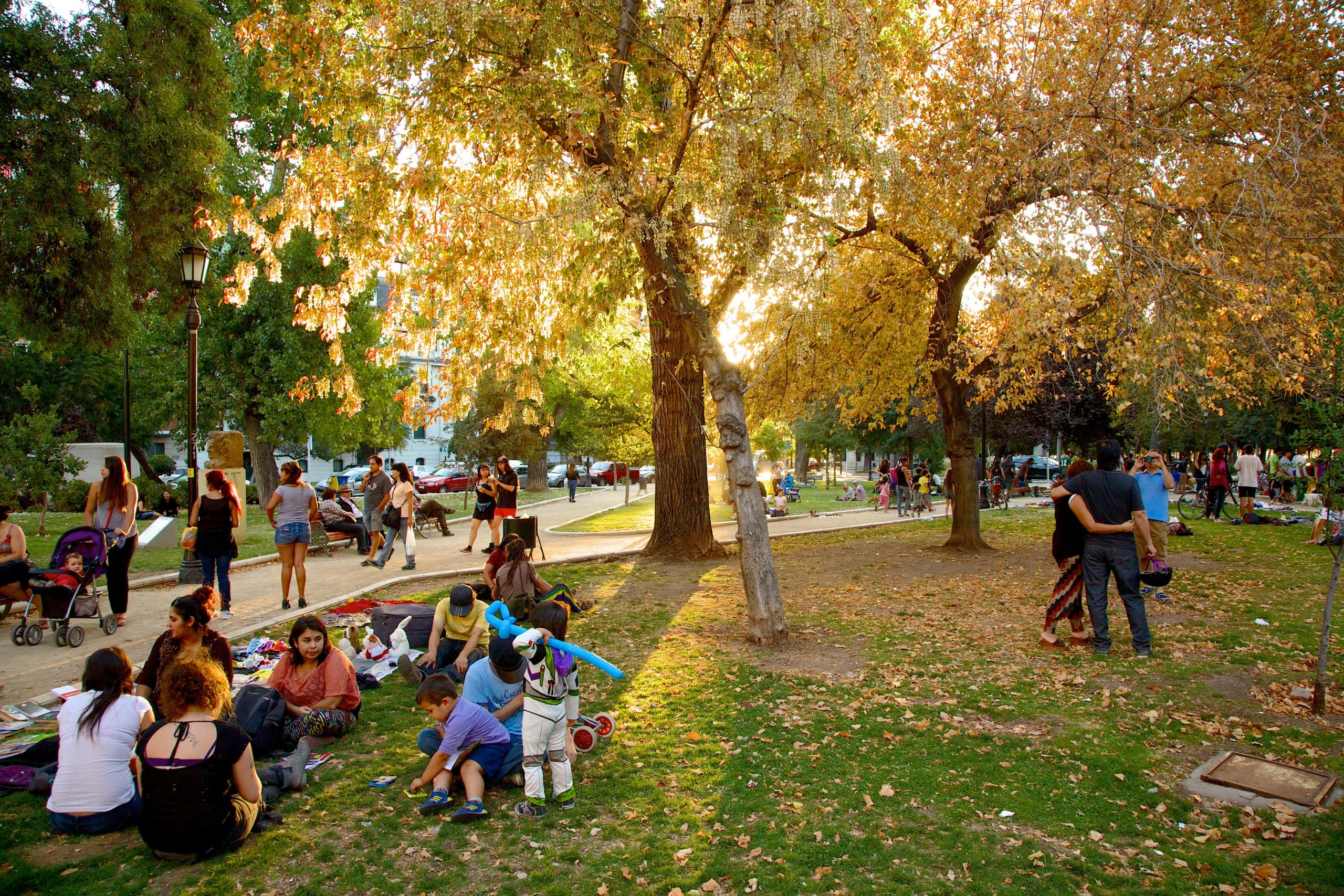 Families and people relaxing in a park in Santiago