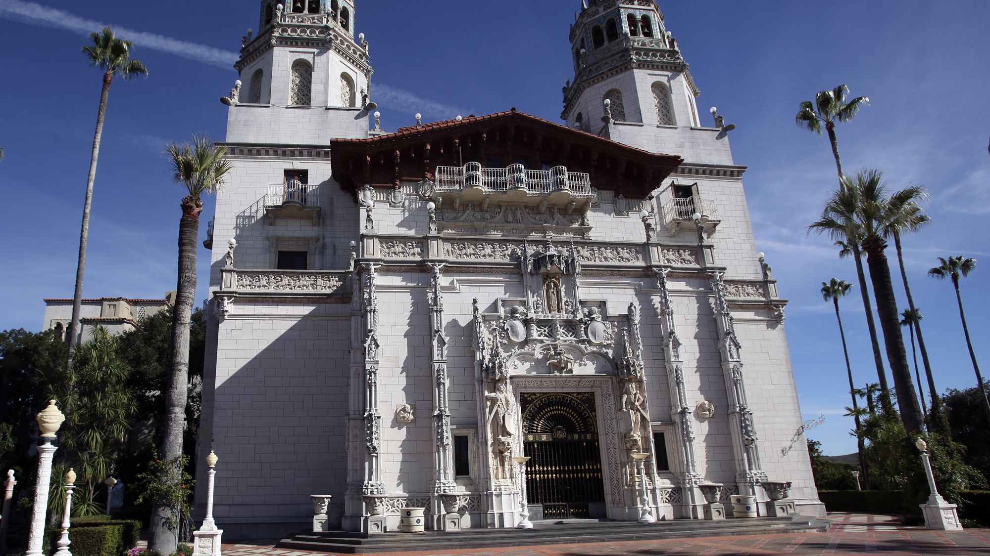 Hearst Castle in California with Spanish Mission style architecture makes it one of the most unique castles in the US