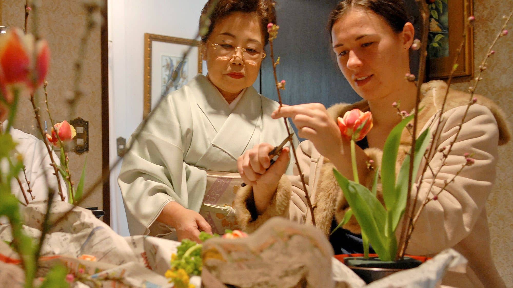 Ikibana flower arranging workshop in Kyoto