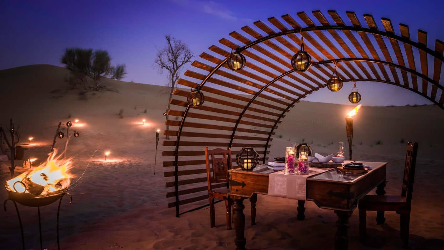 Luxuriously dinning in the desert