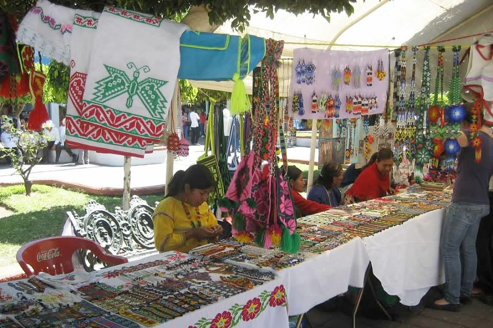 Native Indians in Tepic and their artwork