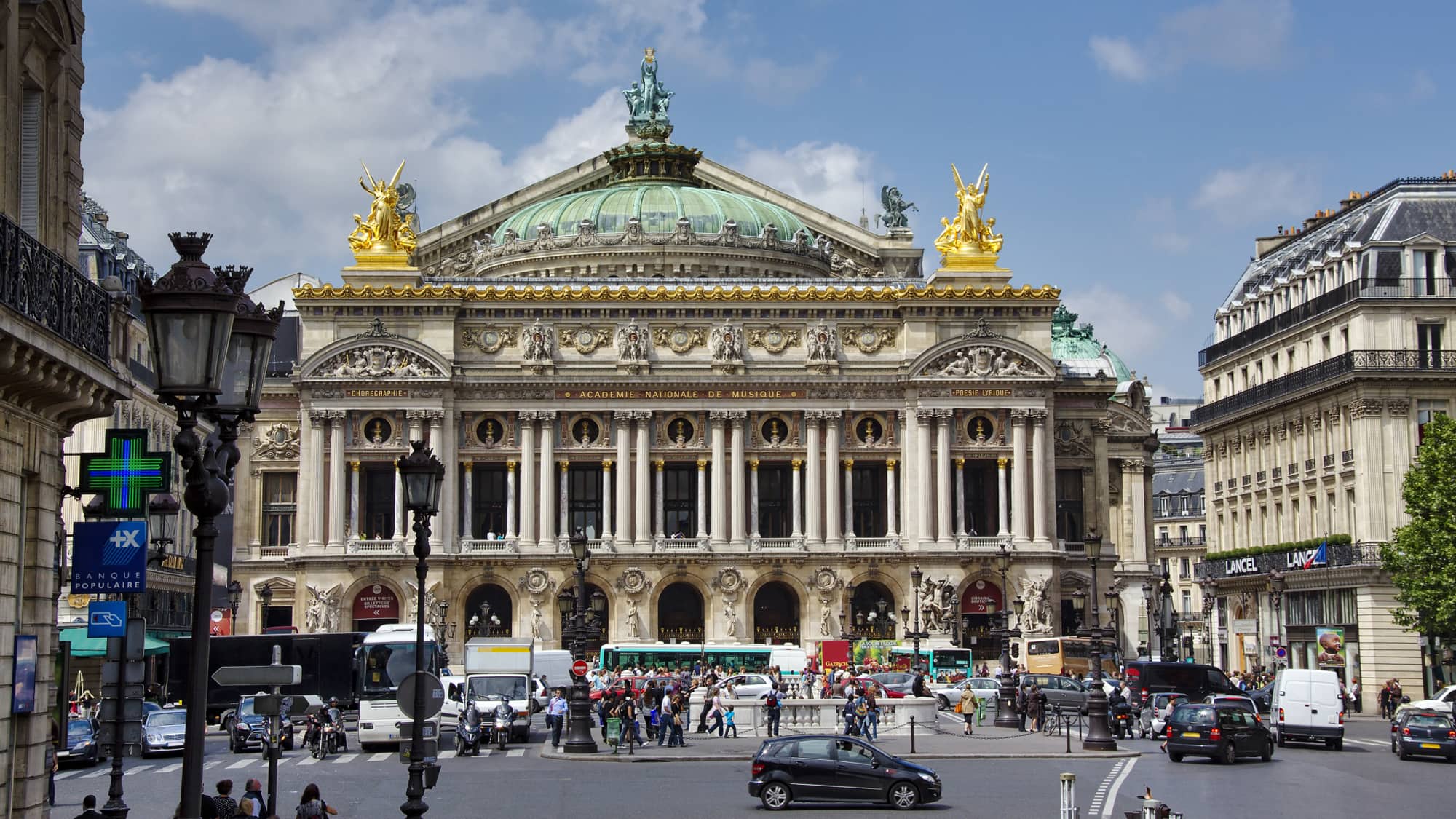 Virtual tour of a Paris opera house