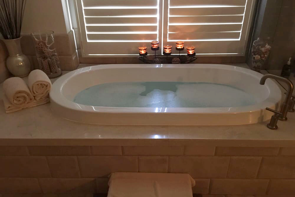 whirlpool tub with candles