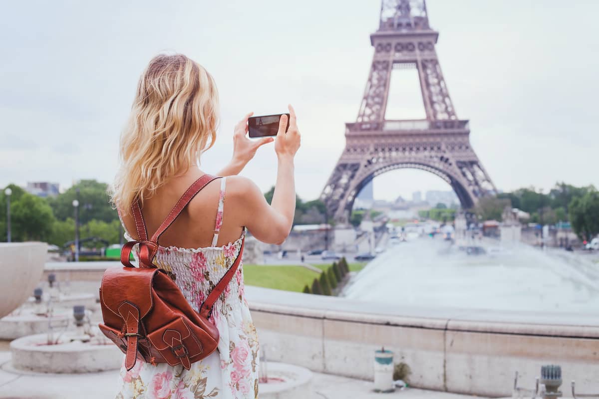 is it safe to travel in paris alone