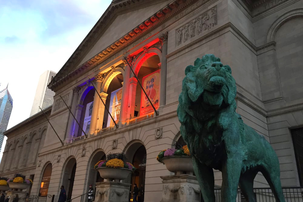 entrance to the art institute in chicago