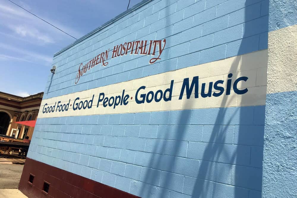 Outside mural at Souley Vegan in Oakland, California reads, “Good Food. Good People. Good Music.”