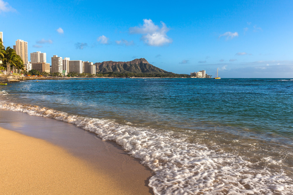 Blue ocean near downtown Honolulu, where you can find cheap eats