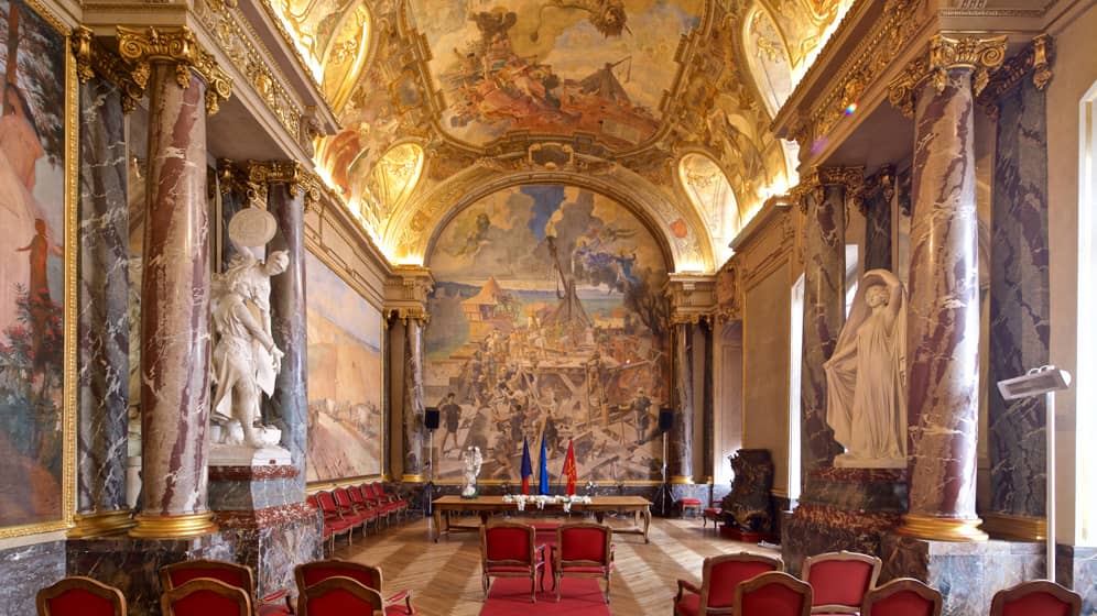 day tour of magnificent capitole the heart of toulouse