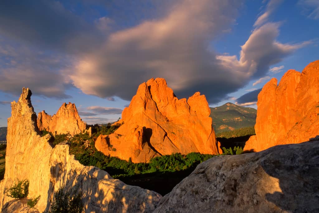 towering mountains in garden of the gods in the scenic southwest